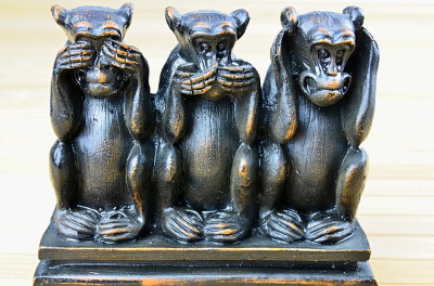 Three Monkeys Representing Not Dong Evil with Investments